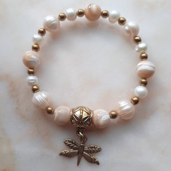 Baroque Pearl Beaded Bracelet Artisan Made Gold Tone Dragonfly Charm Stretch NEW - Picture 6 of 11